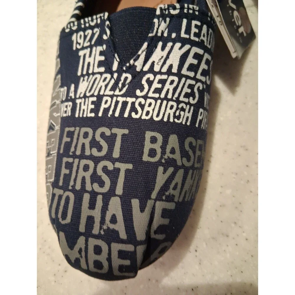 MLB New York Yankees Women's Canvas Slip-On Flats Blue/White US S 5-6